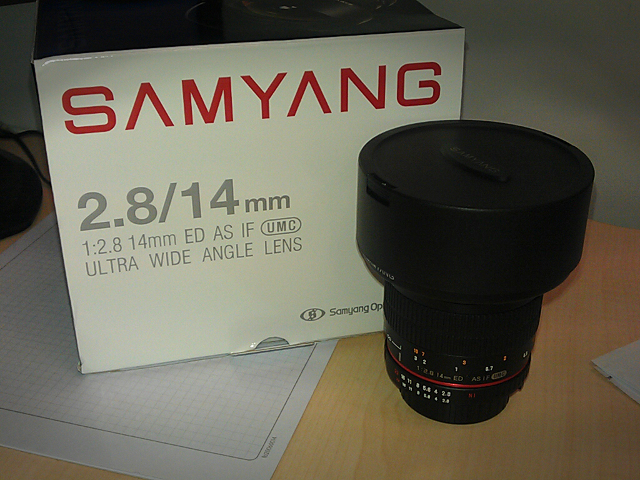 Samyang 14mm in the box
